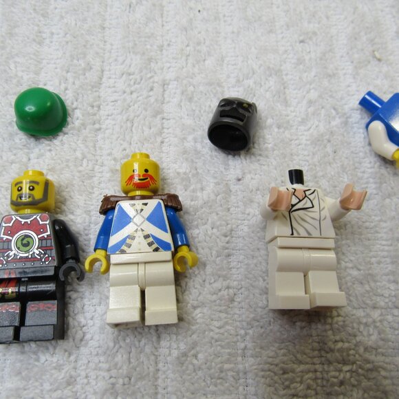 Lego Minifigures Mixed Lot Parts And Accessories Random Torso Legs Hats - Picture 2 of 7